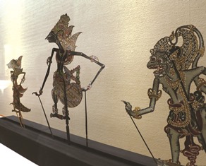 インドネシアの伝統工芸の影絵「ワヤン・クリ」