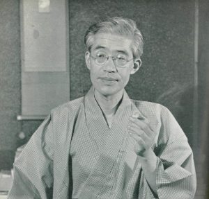 新体制を構想していた上原専禄学長（本学学園史資料室提供）