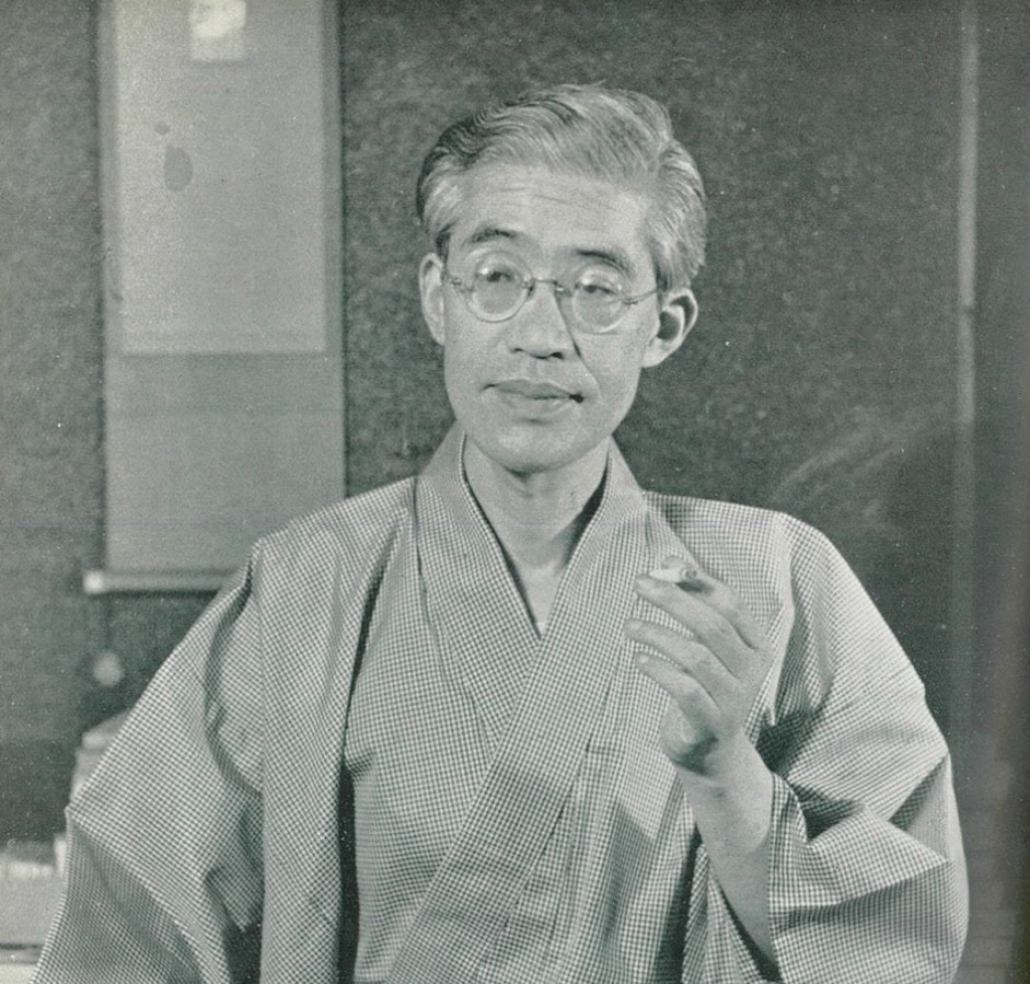新体制を構想していた上原専禄学長（本学学園史資料室提供）